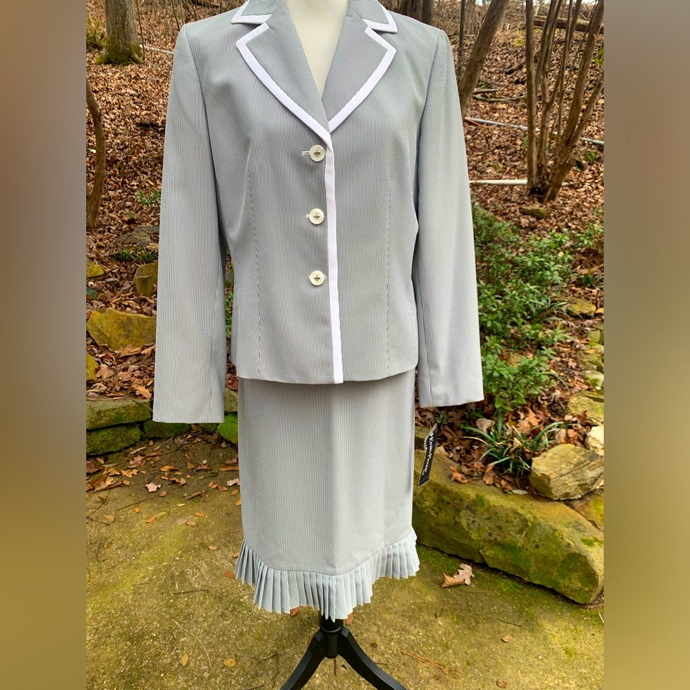 Evan Picone New suit with tags in a size 12